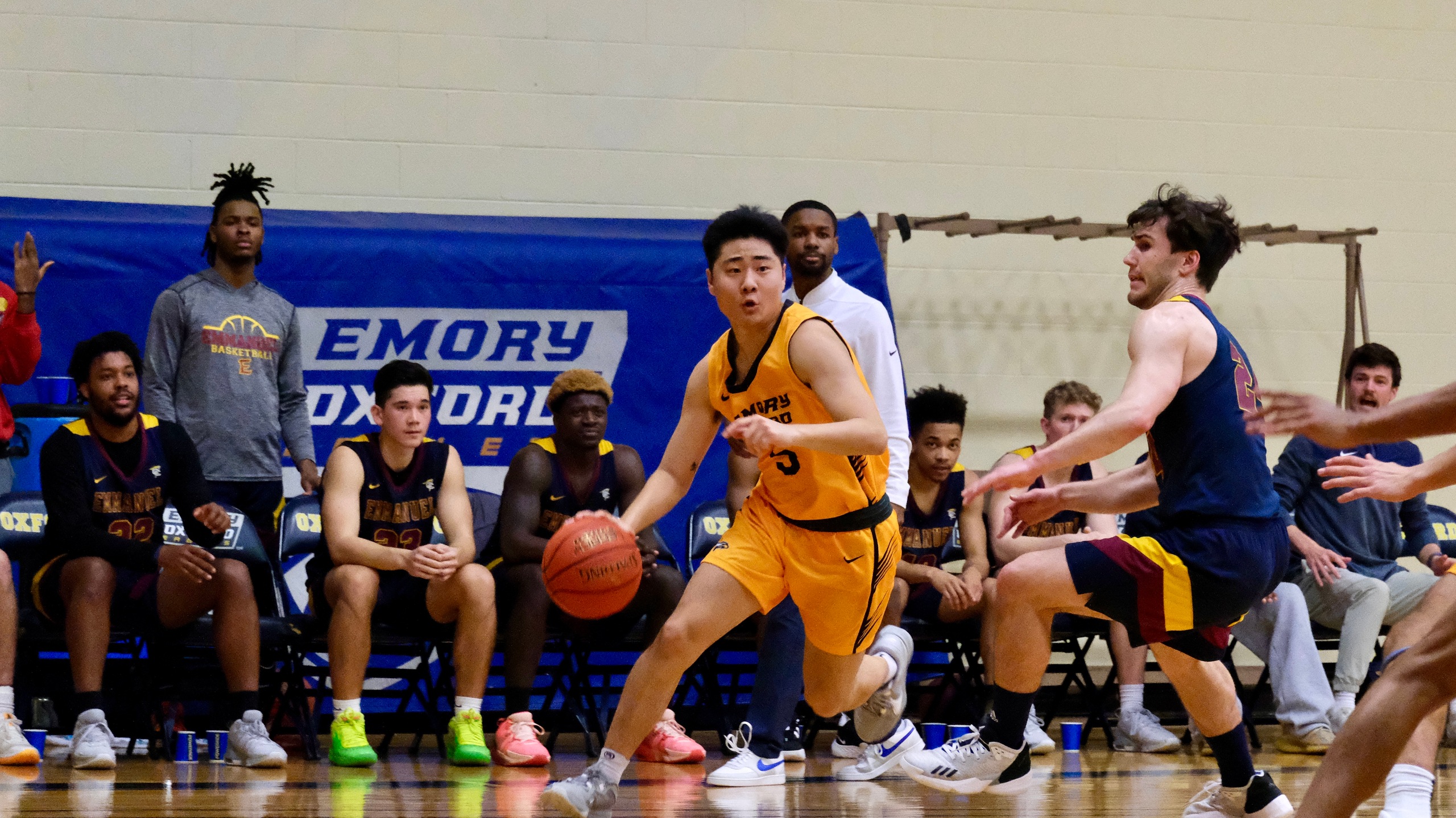 Men's basketball drops conference game in overtime 75-73