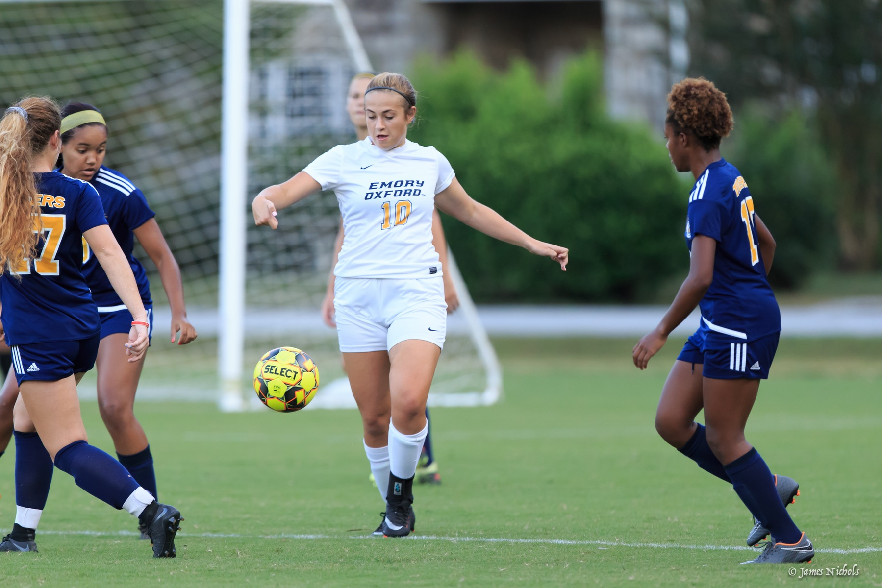 Women’s Soccer Drops First Game of the Season
