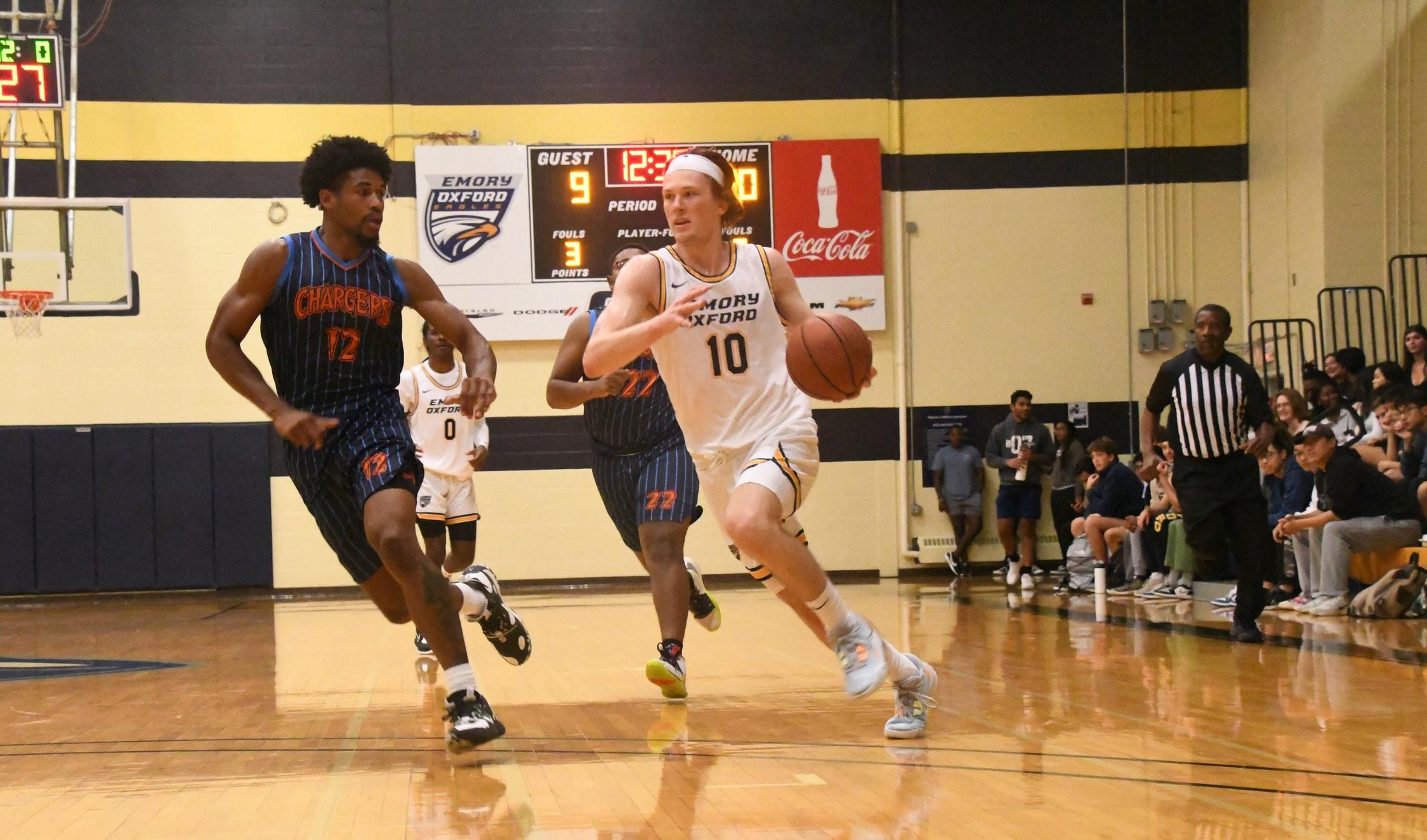 Men's Basketball Bounces Back with Road Win